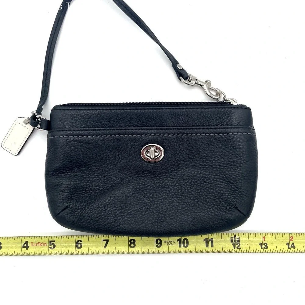 Coach Women's Chelsea Turnlock Pebble Leather Wristlet Black Silver Hardware